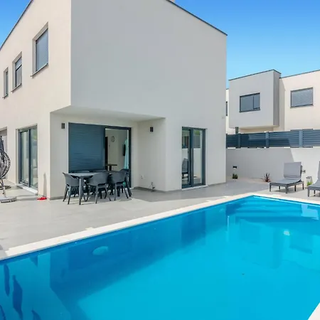 Holiday home Amazing In With Wifi Vrsi